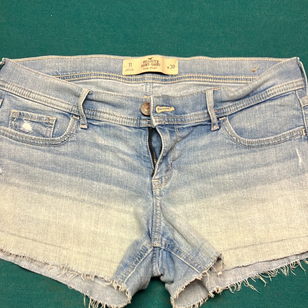 EUC Hollister jean shorts, sz 11